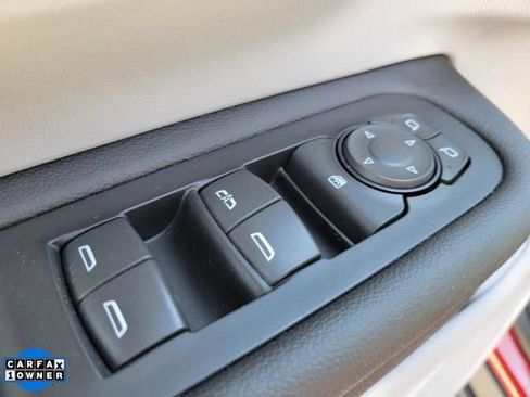 Used 2022 GMC Terrain SLT w/ LPO, Floor Liner Package AWD/4WD image 19