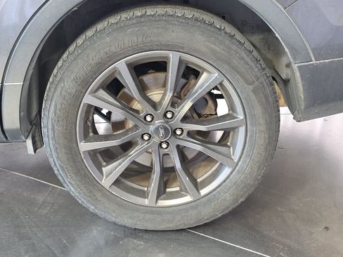 Used 2017 Ford Explorer XLT w/ Equipment Group 202A AWD/4WD image 12