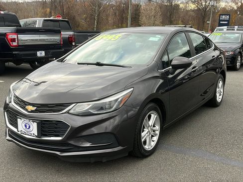 Used 2017 Chevrolet Cruze LT w/ Convenience Package image 3
