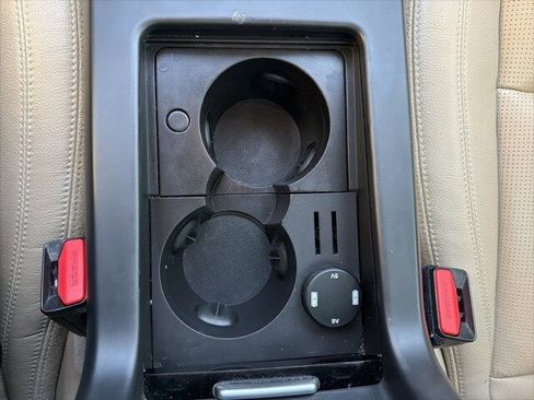 Used 2018 Land Rover Discovery Sport HSE image 32