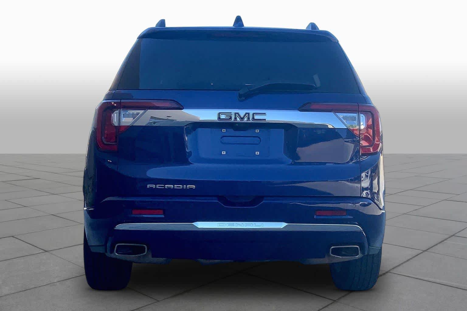 Used 2023 GMC Acadia Denali w/ Denali Ultimate Package FWD image 5