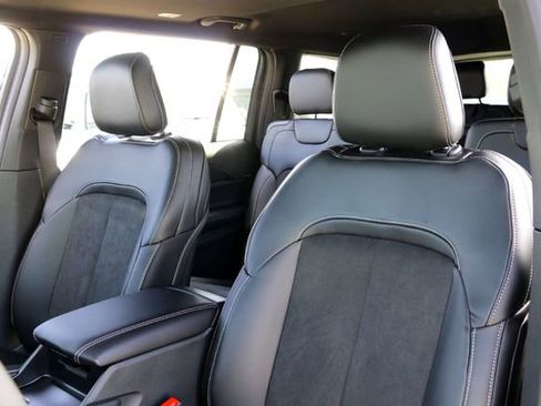 New 2025 Jeep Grand Cherokee L Altitude RWD image 10