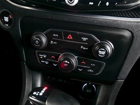 Used 2019 Dodge Charger SXT image 15