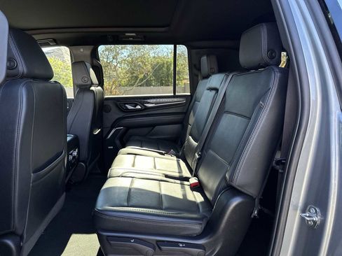 Used 2024 GMC Yukon XL Denali image 17