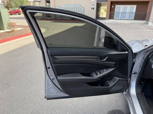 Used 2020 Honda Accord Hybrid image 14