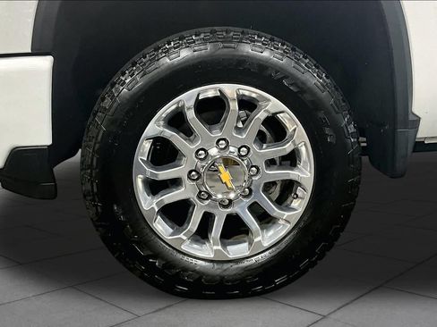 Used 2025 Chevrolet Silverado 2500 LT w/ Z71 Chrome Sport Edition AWD/4WD image 11