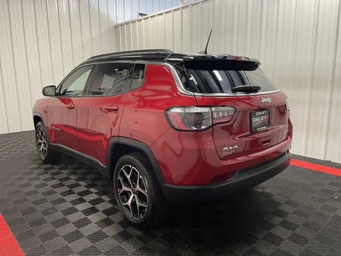 Used 2025 Jeep Compass Limited AWD/4WD image 2
