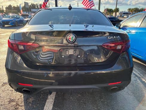 Used 2017 Alfa Romeo Giulia w/ Sport Appearance Package image 5