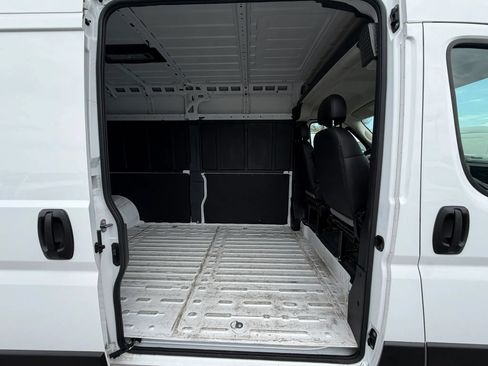 Used 2025 RAM ProMaster 2500 w/ Convenience Group FWD image 12