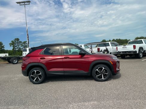 Used 2022 Chevrolet TrailBlazer RS w/ Technology Package FWD image 4