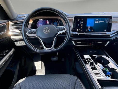 Used 2025 Volkswagen Atlas SE AWD/4WD image 10