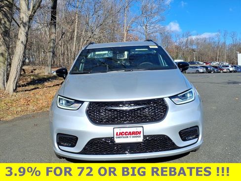 New 2026 Chrysler Pacifica Select image 2