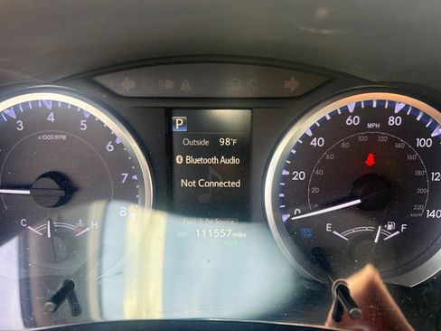 Used 2019 Toyota Highlander Plus FWD image 9