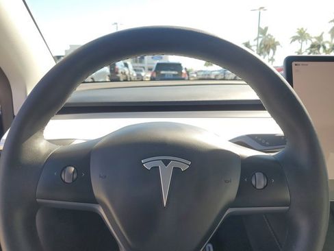 Used 2023 Tesla Model Y Performance image 7