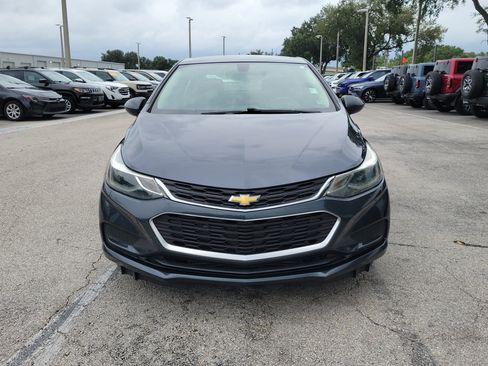 Used 2018 Chevrolet Cruze LT FWD image 2