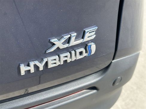 Used 2023 Toyota Sienna XLE image 13