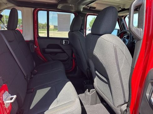 Used 2024 Jeep Wrangler Unlimited Sahara AWD/4WD image 21