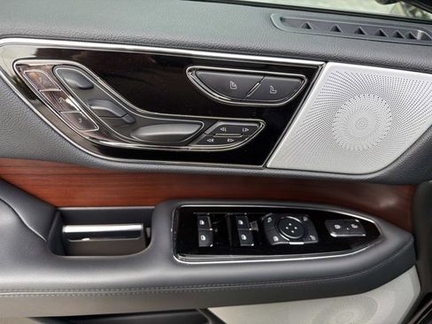 Certified 2023 Lincoln Navigator Reserve AWD/4WD image 12