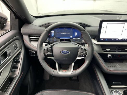Used 2025 Ford Explorer ST AWD/4WD image 17