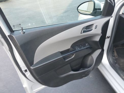 Used 2018 Chevrolet Sonic LT image 9