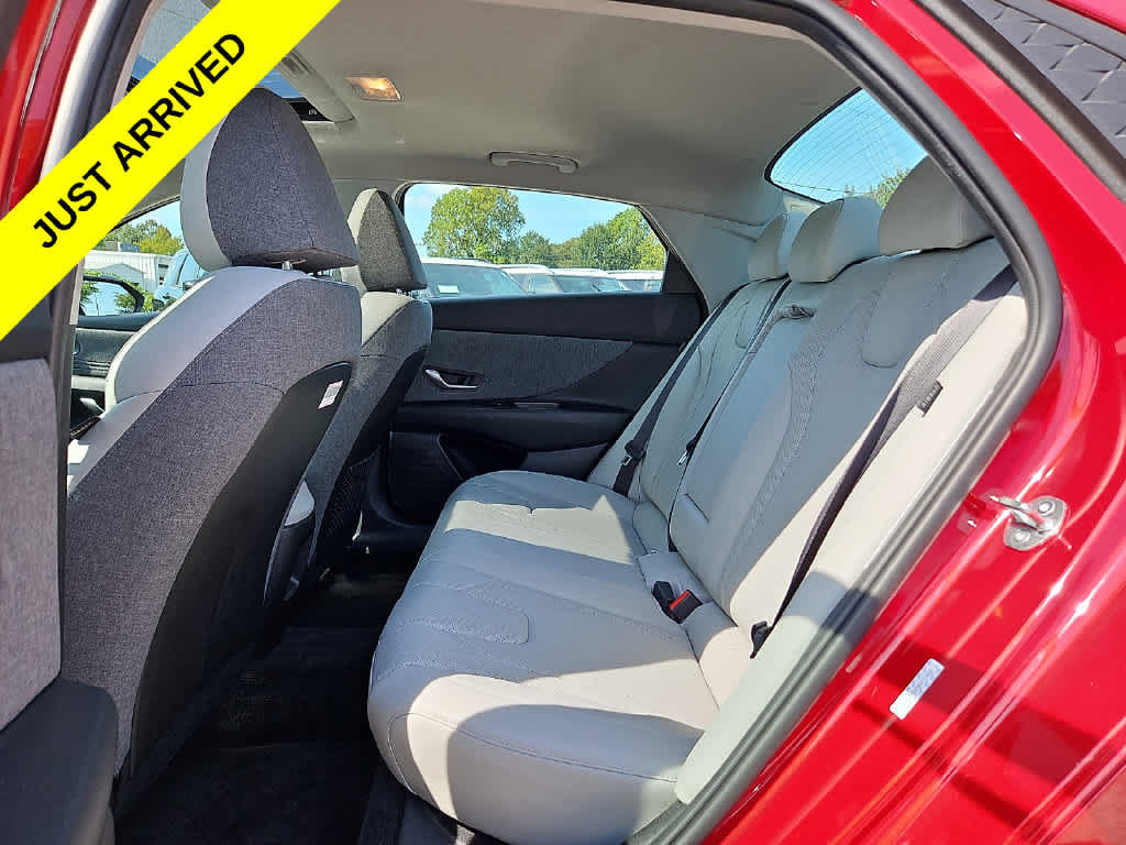 Used 2024 Hyundai Elantra Limited FWD image 9