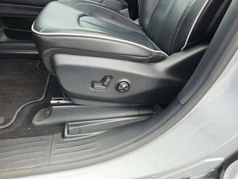Used 2024 Chrysler Pacifica Limited w/ S Appearance Package FWD image 42