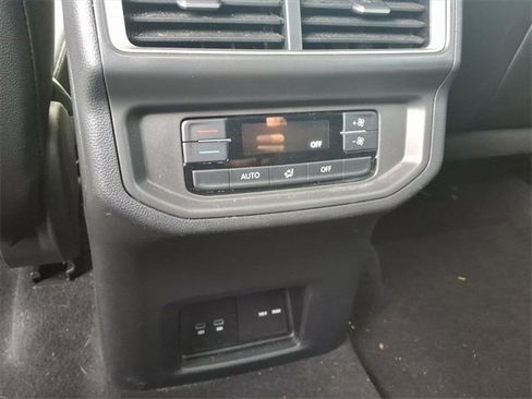 Used 2024 Volkswagen Atlas SE image 11