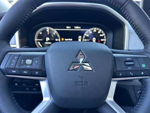 New 2025 Mitsubishi Outlander SEL image 23