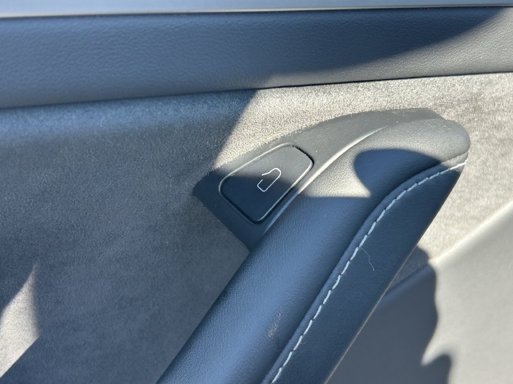 Used 2023 Tesla Model Y AWD image 24