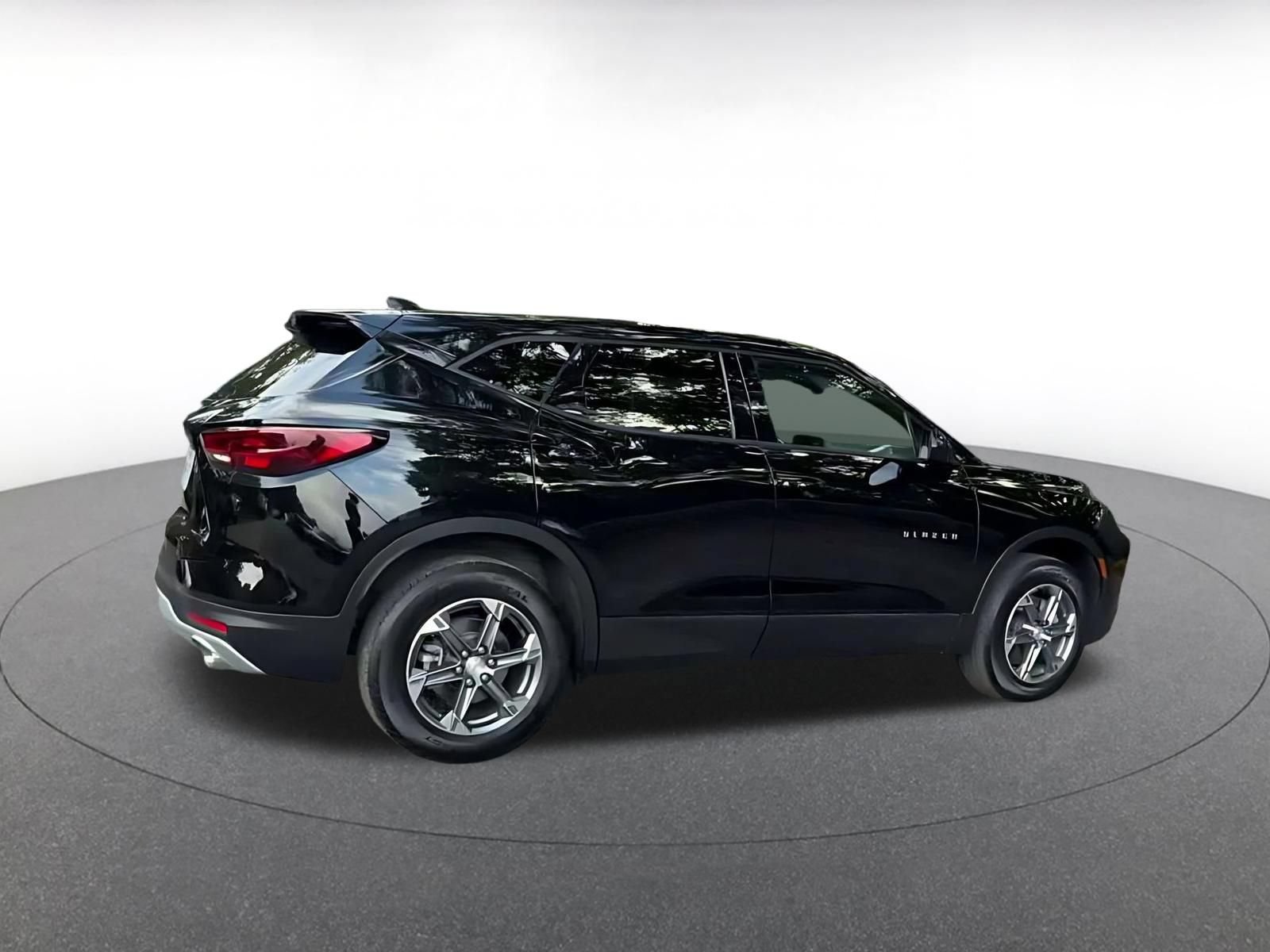 Used 2026 Chevrolet Blazer LT FWD image 13