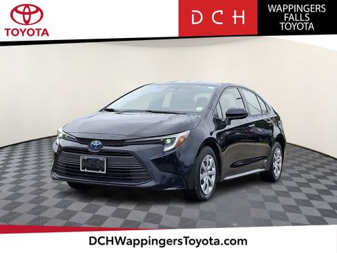 Certified 2024 Toyota Corolla LE AWD/4WD image 1