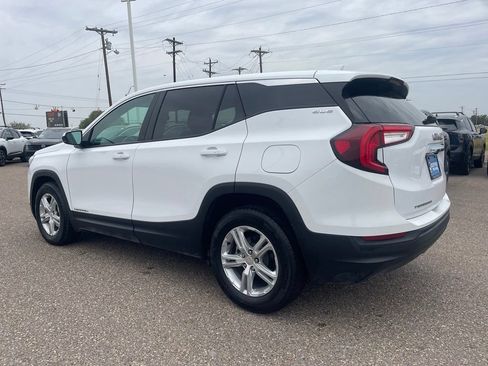 Used 2024 GMC Terrain SLE w/ LPO, Floor Liner Package FWD image 5