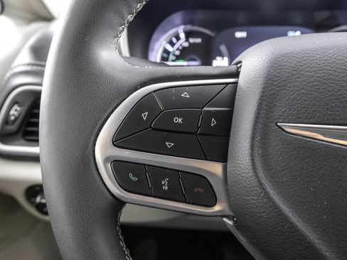 Used 2024 Chrysler Pacifica Limited FWD image 26
