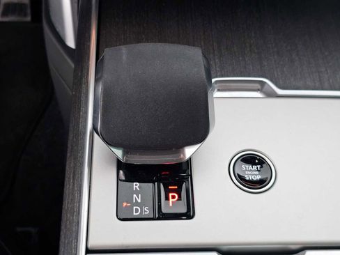 Used 2025 Land Rover Range Rover SE image 30