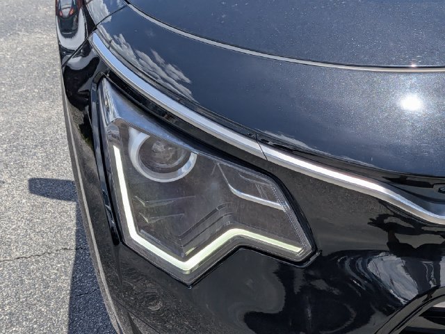Used 2025 Kia Niro EX Touring FWD image 9