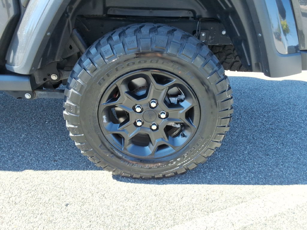 Used 2023 Jeep Gladiator Sport AWD/4WD image 11