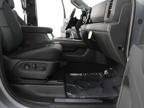 New 2026 GMC Sierra 1500 SLT image 23