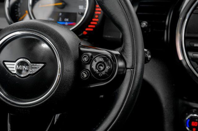 Used 2016 MINI Cooper 4-Door Hardtop FWD image 16