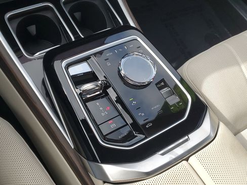 Certified 2023 BMW 760i xDrive w/ Executive Package image 19