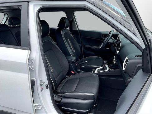 Certified 2022 Hyundai Venue Limited FWD image 26