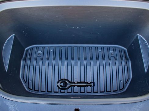 Used 2022 Tesla Model Y Performance image 16