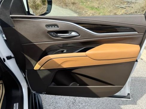 Used 2022 Cadillac Escalade ESV Premium Luxury image 21