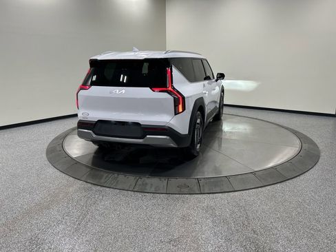 New 2026 Kia EV9 Wind image 5