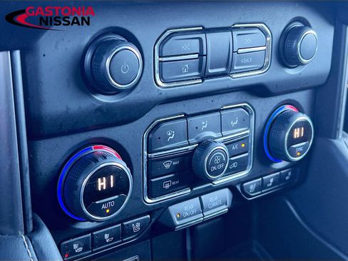 Used 2023 Chevrolet Suburban Premier image 21