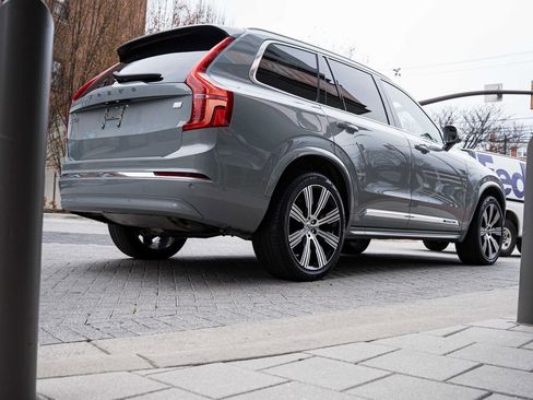 Certified 2024 Volvo XC90 T8 Plus w/ Protection Package Premier image 7