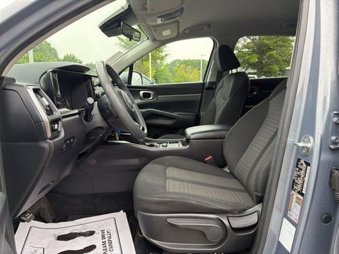 Used 2022 Kia Sorento LX FWD image 12