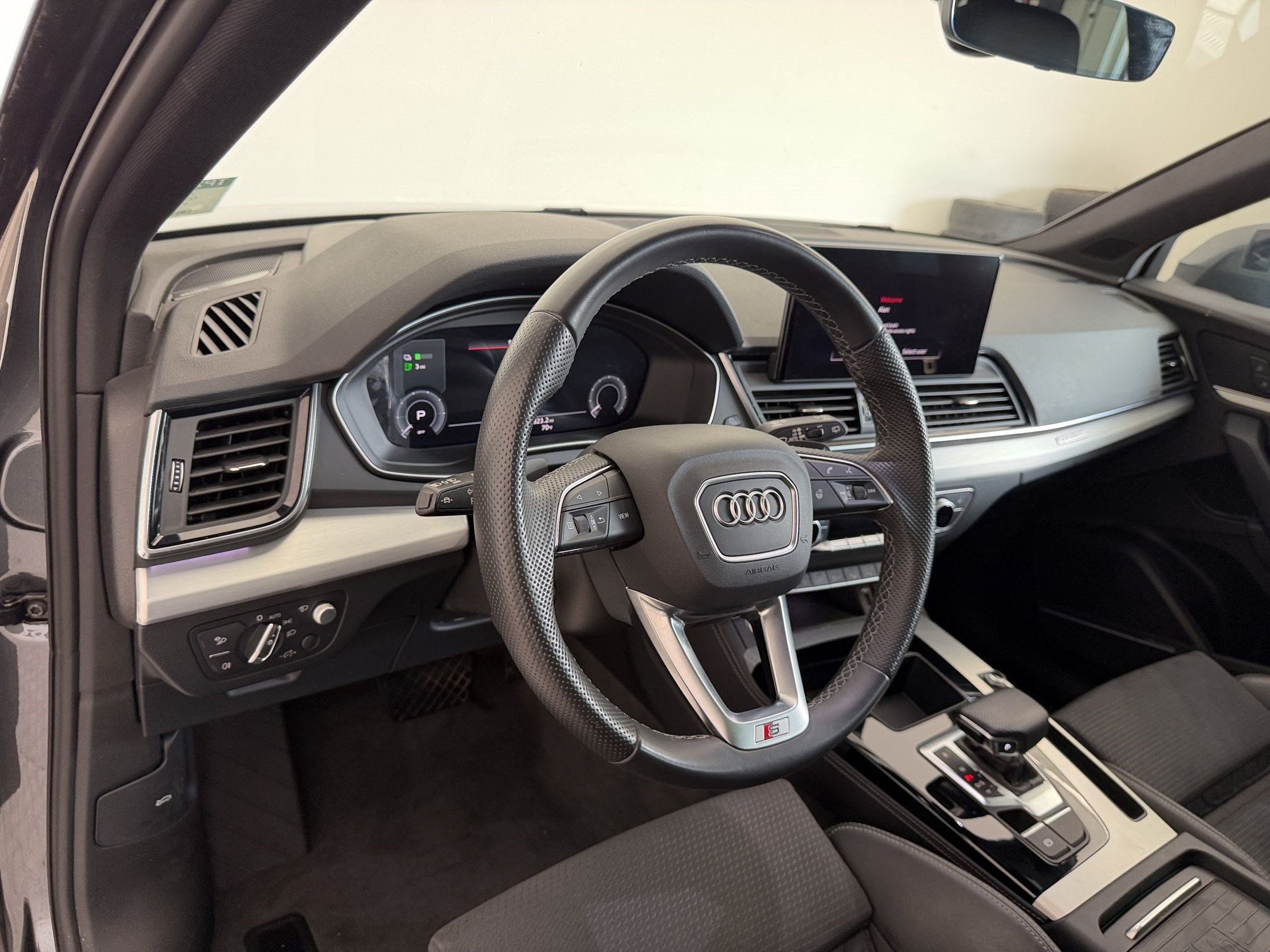 Used 2023 Audi Q5 e Prestige w/ Prestige Package AWD/4WD image 4