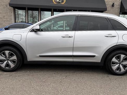 Used 2019 Kia Niro EX image 2