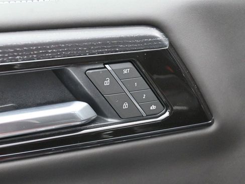Used 2025 GMC Yukon XL AT4 Ultimate AWD/4WD image 10