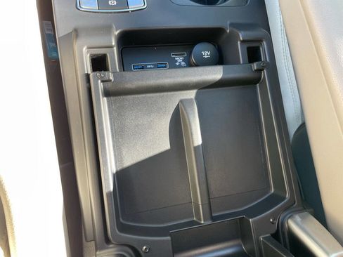 Used 2020 Land Rover Discovery SE image 43